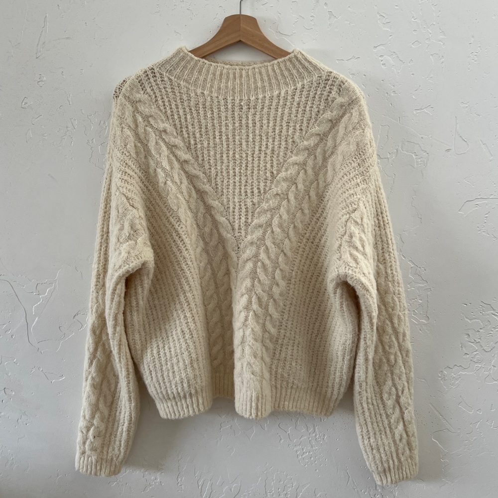 Universal Threads Sweater